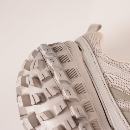 Balenciaga Defender Beige 685611 W2RA6 9700