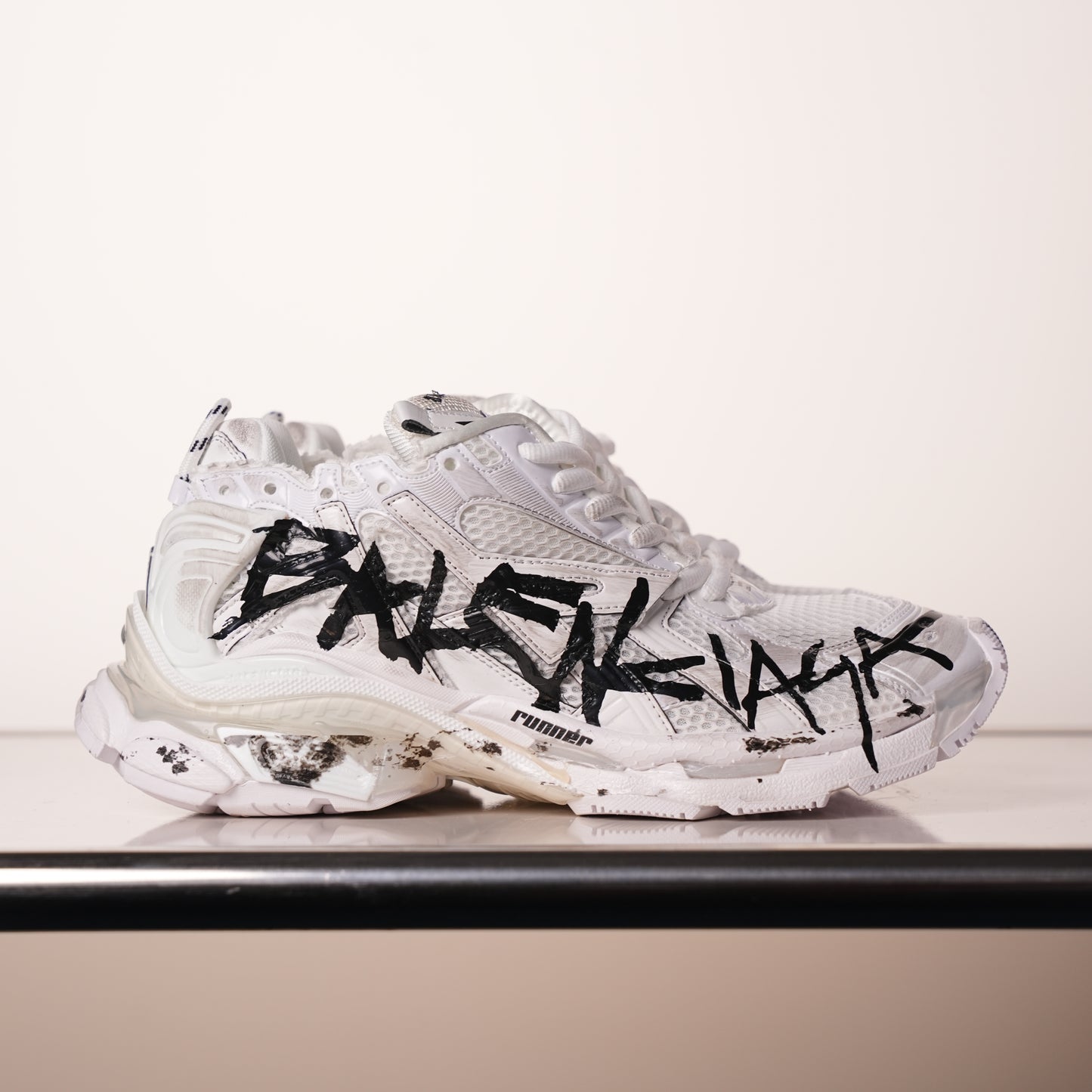 Balenciaga Runner Graffiti White 677402 W3RBQ 9010