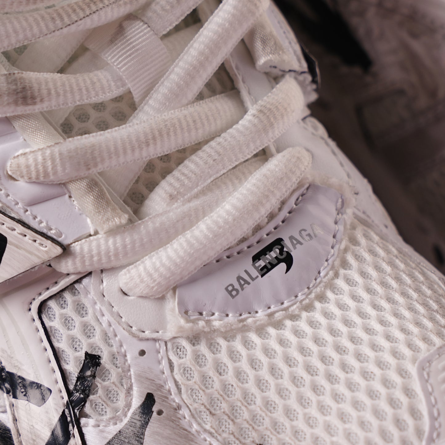 Balenciaga Runner Graffiti White 677402 W3RBQ 9010