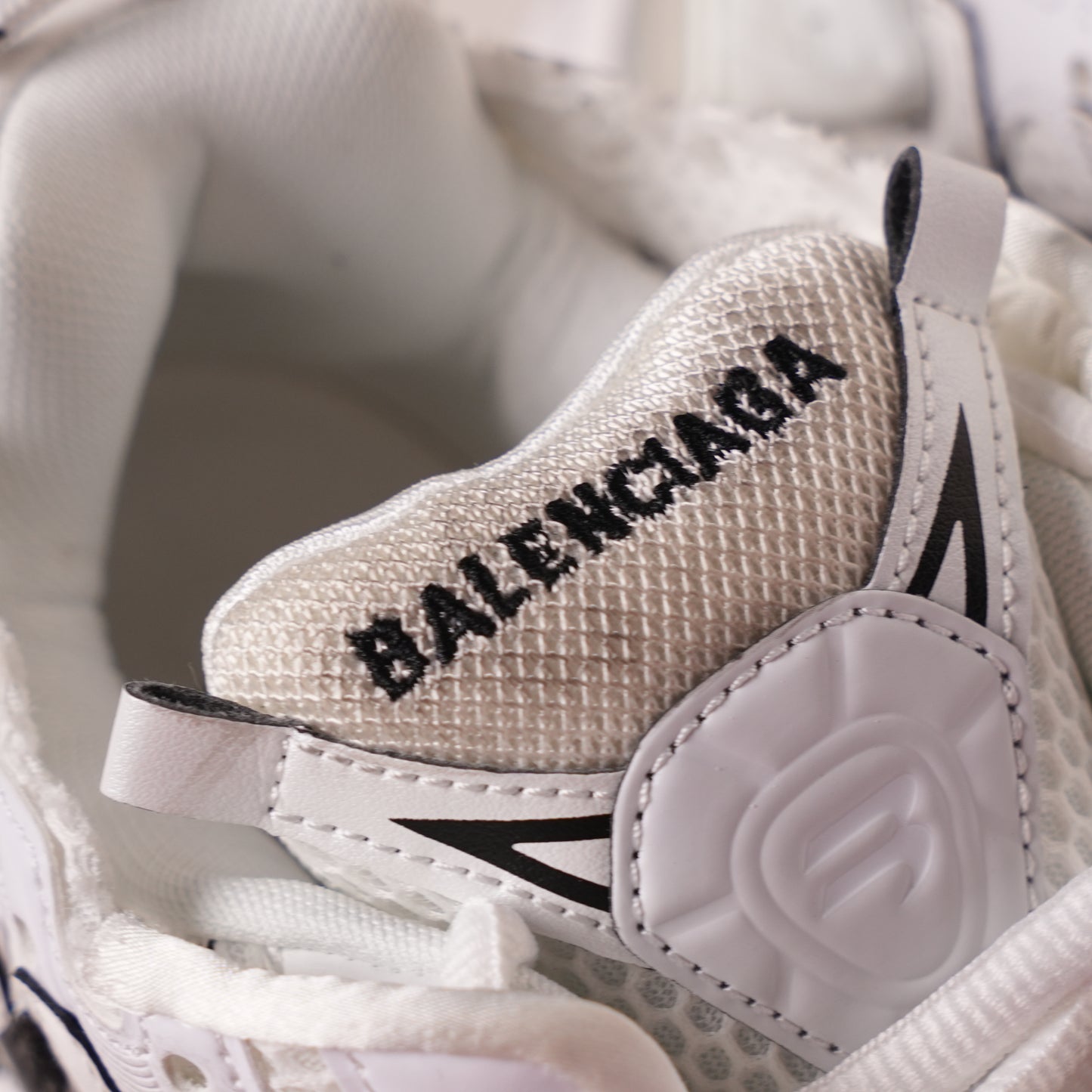 Balenciaga Runner Graffiti White 677402 W3RBQ 9010