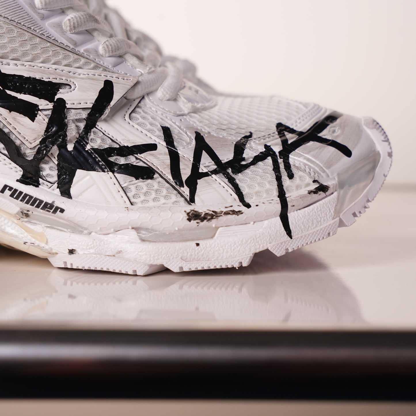 Balenciaga Runner Graffiti White 677402 W3RBQ 9010