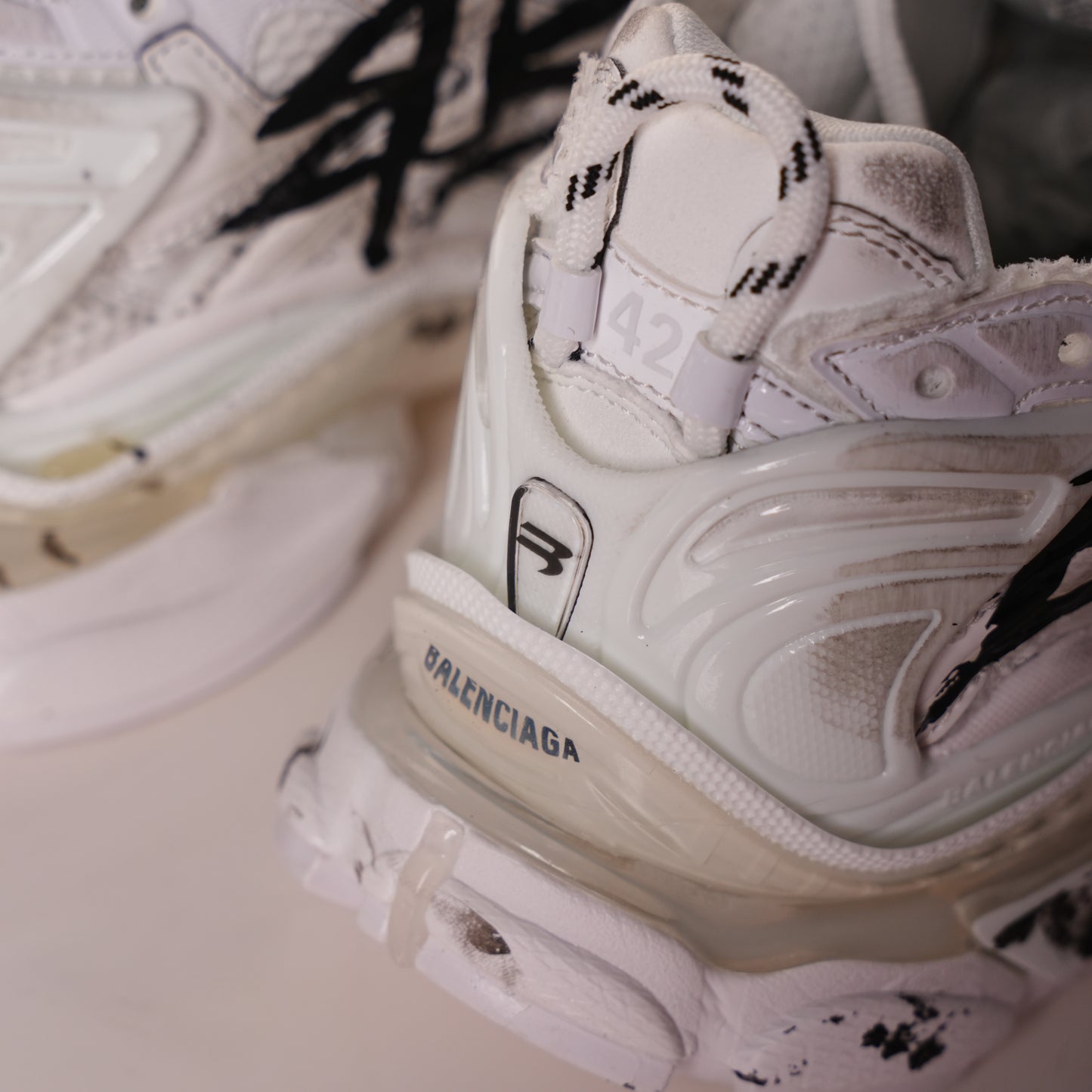 Balenciaga Runner Graffiti White 677402 W3RBQ 9010