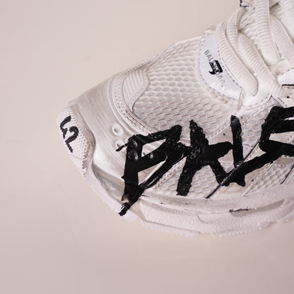 Balenciaga Runner Graffiti White 677402 W3RBQ 9010
