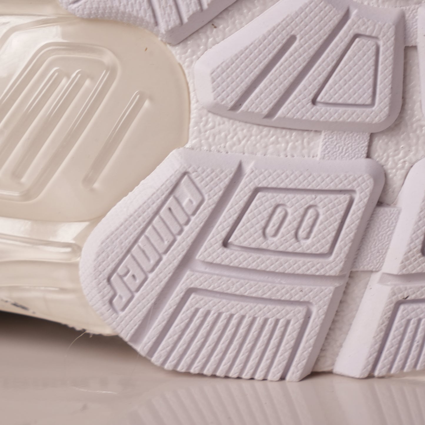 Balenciaga Runner Graffiti White 677402 W3RBQ 9010