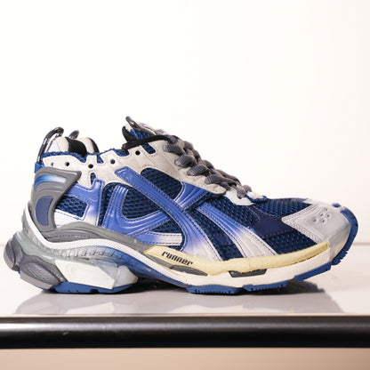 Balenciaga Runner Sneaker 'Gradient - Beige Navy' 772774 WRUNG 2410