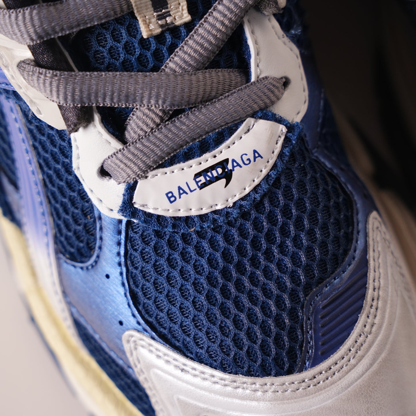 Balenciaga Runner Sneaker 'Gradient - Beige Navy' 772774 WRUNG 2410