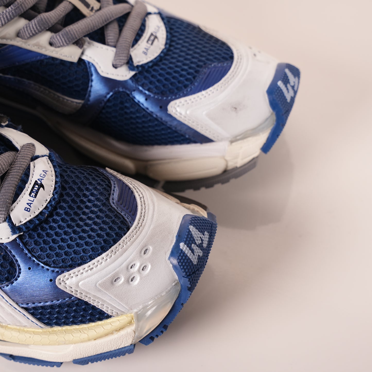 Balenciaga Runner Sneaker 'Gradient - Beige Navy' 772774 WRUNG 2410