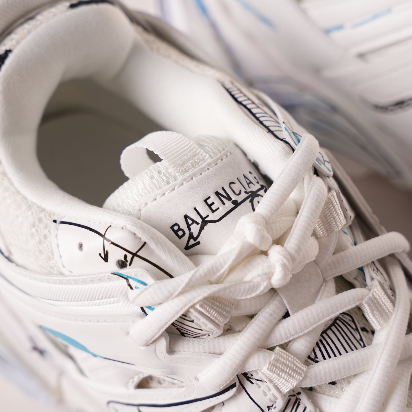 Belenicaga Track Sneaker 'White 542023 W3SRA 9014
