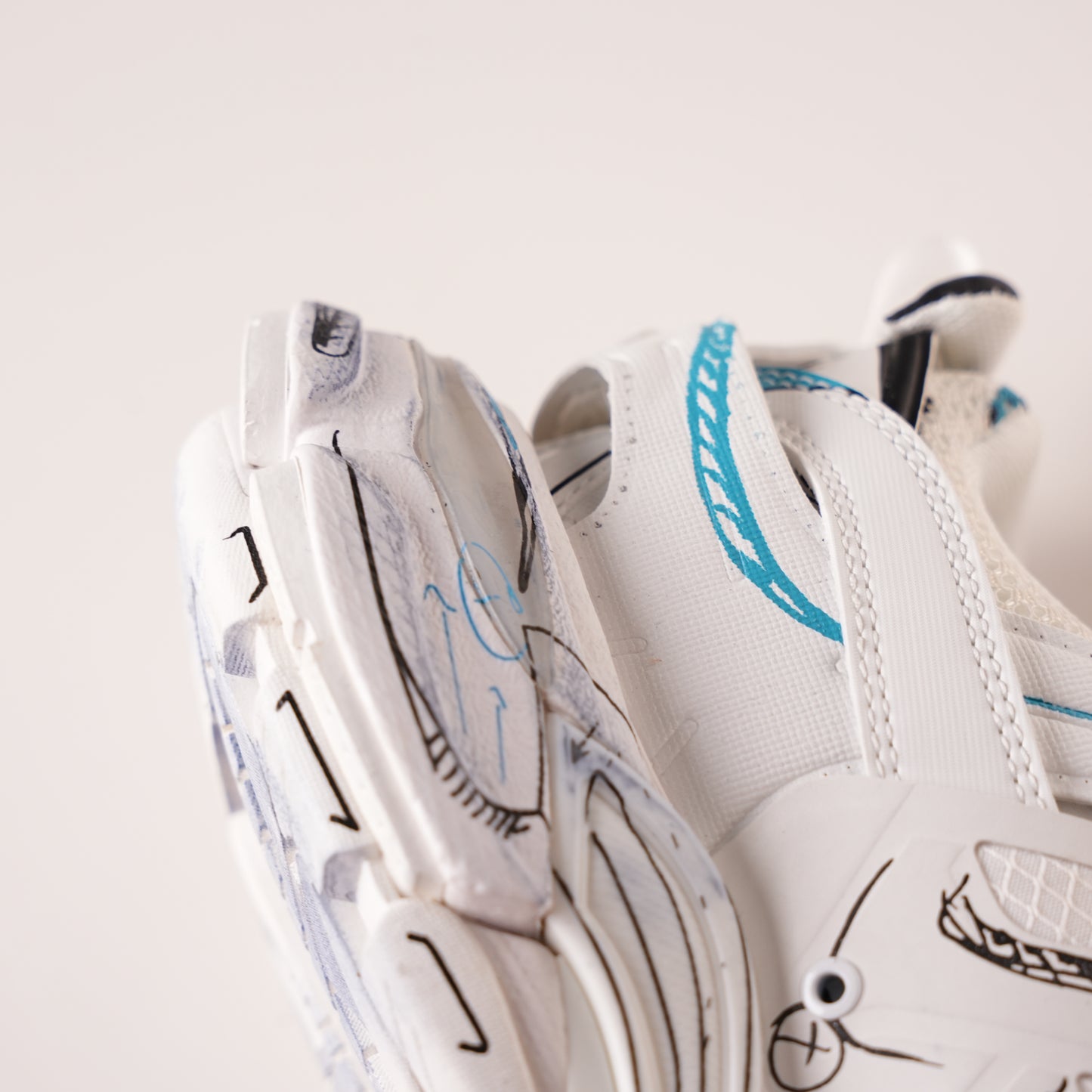 Belenicaga Track Sneaker 'White 542023 W3SRA 9014